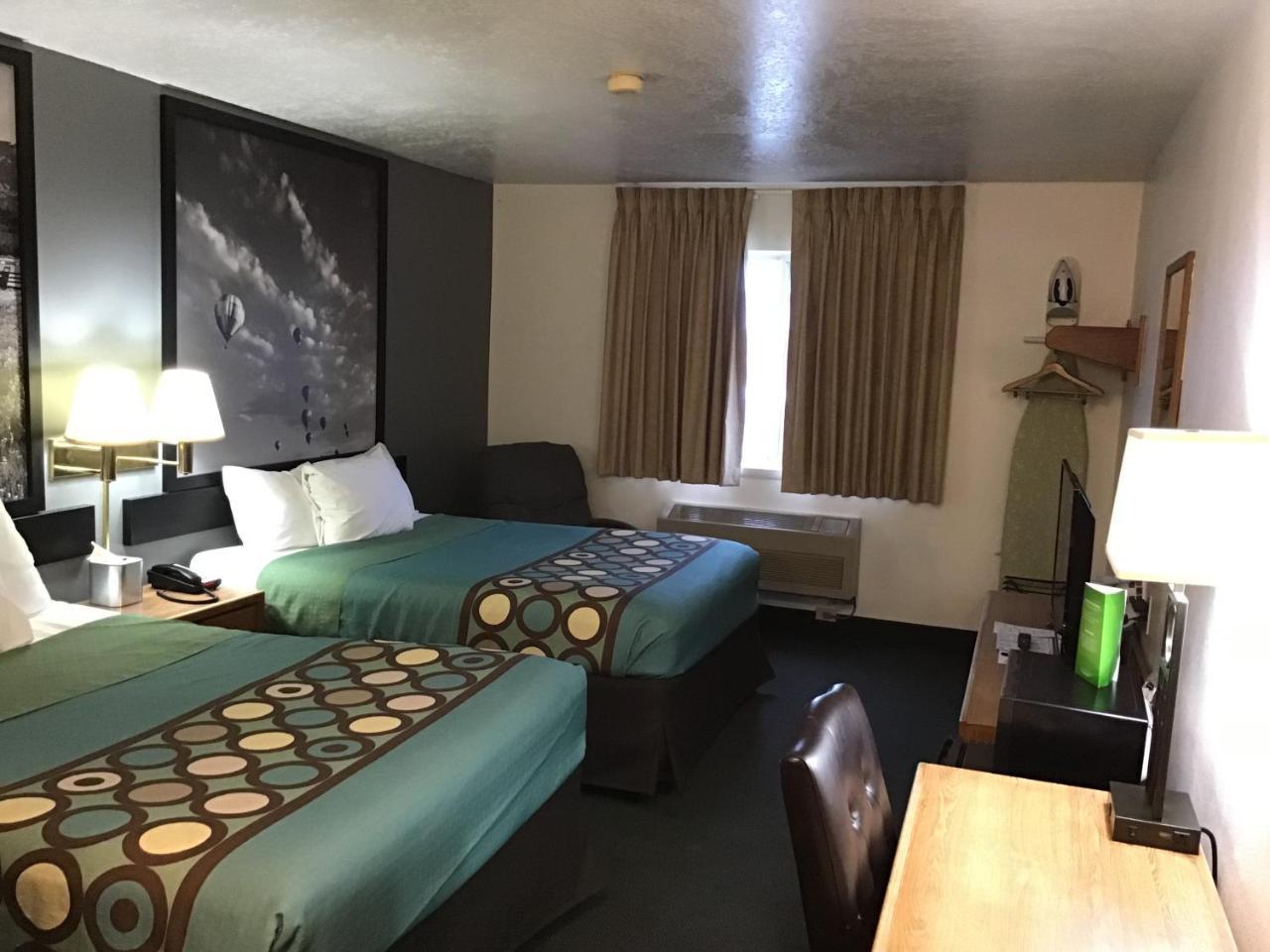 Super 8 By Wyndham Rexburg Hotel Exterior foto